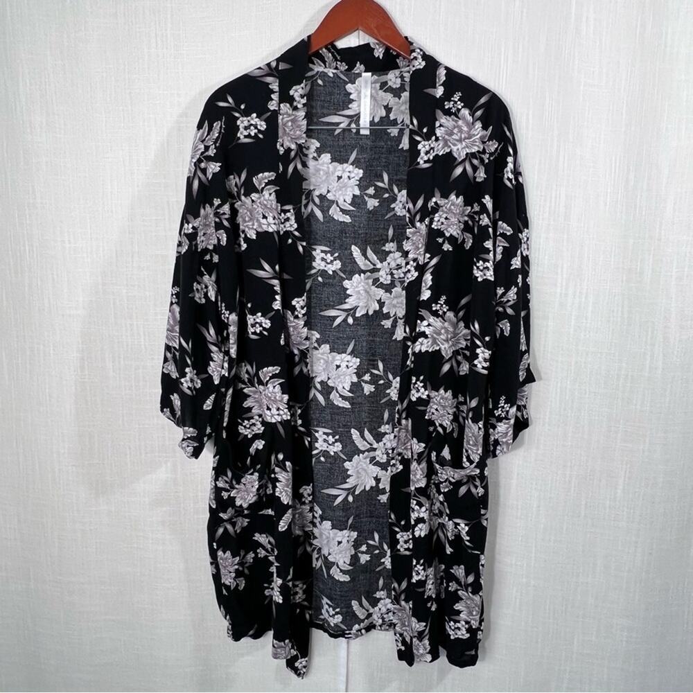 Spiritual Gangster Floral Lightweight Black Kimono Size O/S